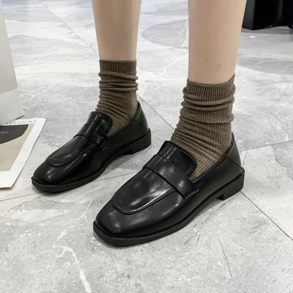 2021 Autumn New Retro square head small leather shoes, women's flat bottom, one foot on Lefu shoes, leather surface, two wear single shoes wholesale 