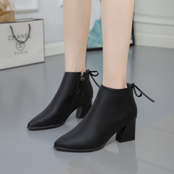 2021 fashion foreign trade small size Martin boots women's autumn and winter new single boots short barrel thick heel high top retro boots bare boots 