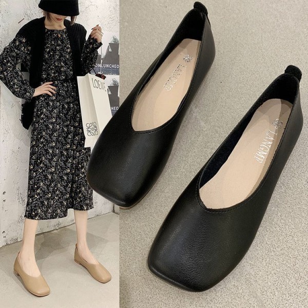 2021 autumn new Korean flat sole single shoes Square Head shallow mouth bean shoes soft leather soft sole grandma women's shoes wholesale 