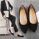 A pair of large flat bottomed pointed shoes issued on behalf of women's new single shoes, shallow mouth soft sole, versatile black work women's shoes 