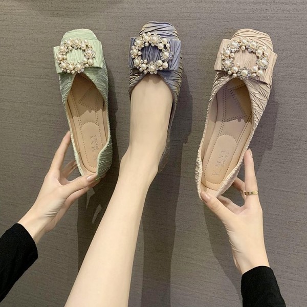 2021 autumn new Korean flat sole single shoes Square Head shallow mouth fashion pleated cloth Doudou shoes pearl buckle women's shoes 