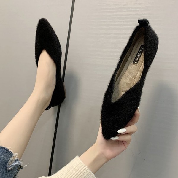 2021 autumn and winter new Korean wool shoes wear pointed shallow mouth flat bottom Plush single shoes, fashion women's shoes wholesale 