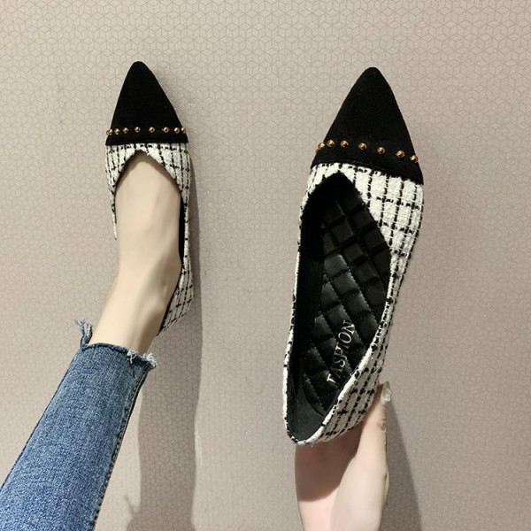 2021 spring new Korean flat sole single shoes women's pointed fashion lattice color matching light oral rivet women's shoes wholesale 