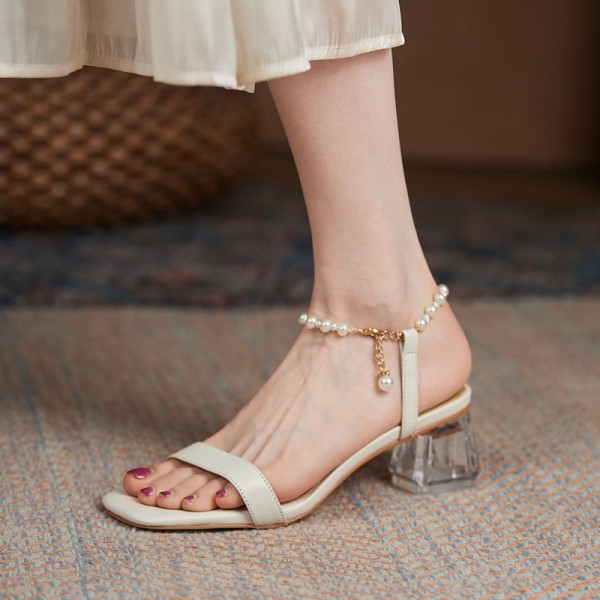 2021 new line sandals women's Korean version simple Korean version crystal heel temperament thick heel pearl gentle wind women's sandals 