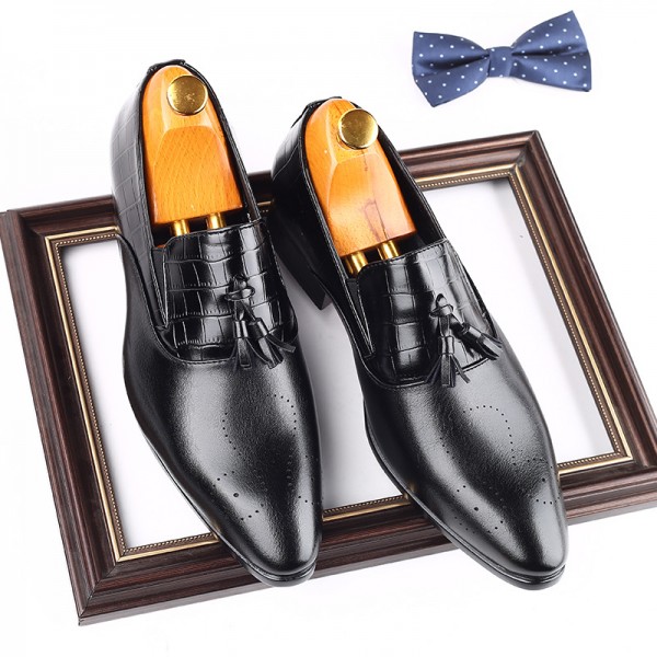 British shoes with tassel and small leather shoes men's Korean version pointed carved fashion men's shoes business leather shoes