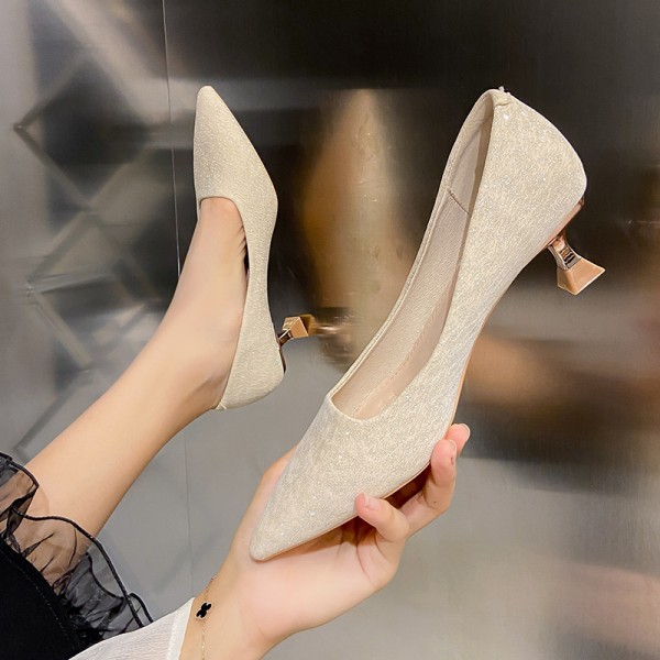Korean version pointed low heel shoes women's 2021 early autumn new wine glass heel high heels shallow mouth red wedding shoes single shoes