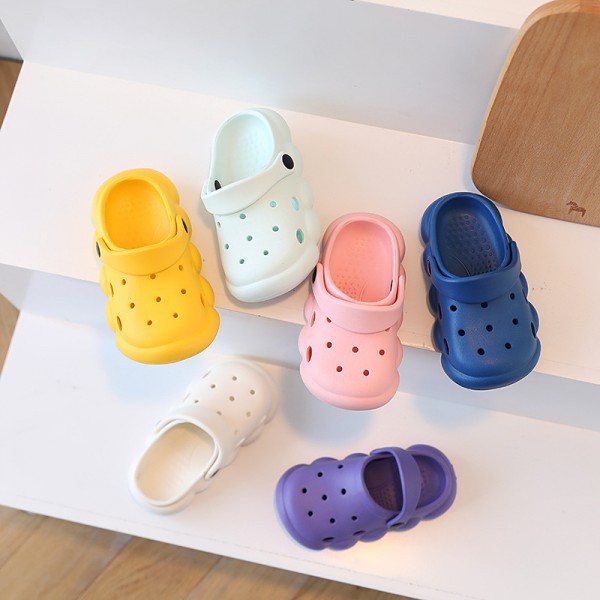Baby Slippers feeling of stepping on excrement in summer boys and girls baby children's hole shoes indoor household anti-skid children's sandals