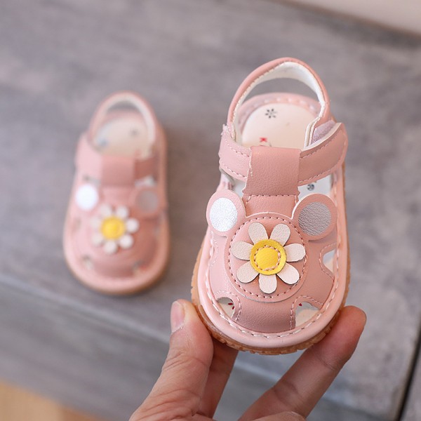 A pair of female baby sandals, baby walking shoes, summer women's treasure little princess shoes, soft soled children's girls' shoes