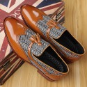 British Style Men's fashionable shoes with one foot, stitched hand carved and breathable flowing sulefour leather shoes are popular, and one is issued on behalf of others 