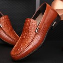 2021 new leather men's shoes soft bottom breathable pea shoes crocodile anti slip youth lazy shoes date driving 