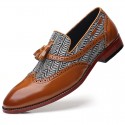 British Style Men's fashionable shoes with one foot, stitched hand carved and breathable flowing sulefour leather shoes are popular, and one is issued on behalf of others 