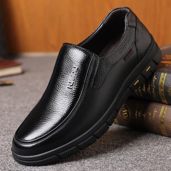 Rubber warm black spot round head breathable adult low top leather SGS shoes 