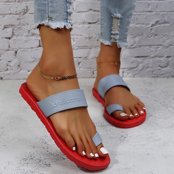 2022 new cross-border foreign trade leisure flip flop women's flat bottom comfortable and versatile beach sandals for women to wear outside at home