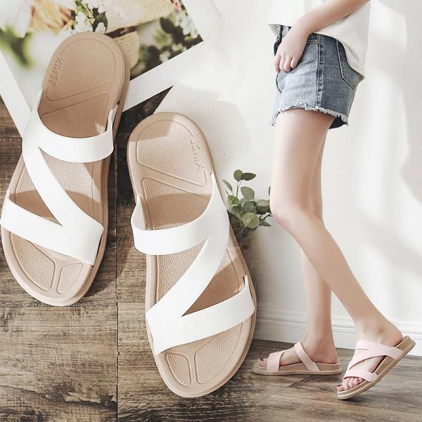 2020 new sandals fairy student flat bottom soft bottom versatile thick bottom Korean version fashion yuansufeng slippers summer