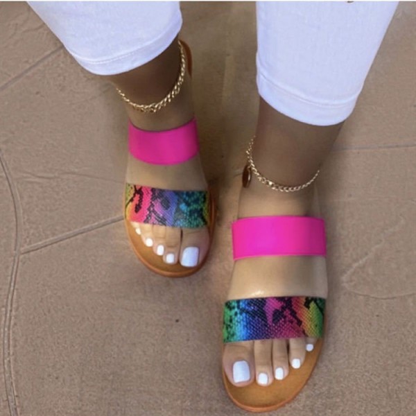 Amazon cross border large size sandals women's 2020 summer metal decorative clip toe flat bottom European and American popular sandals sandals sandals