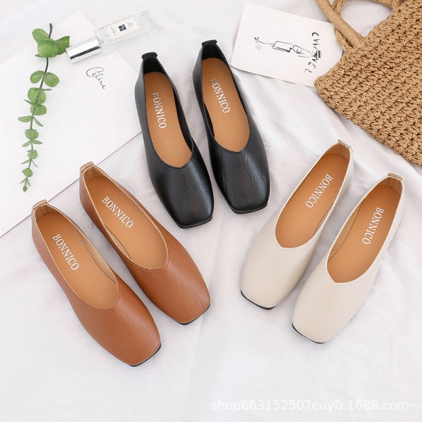 2022 Korean version new style square head leisure shallow mouth single shoes women's flat bottom soft leather grandma Lefu soft bottom comfortable Doudou shoes