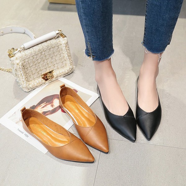 2021 spring new pointed flat shoes women's shallow mouth flat sole shoes black leather work shoes wholesale