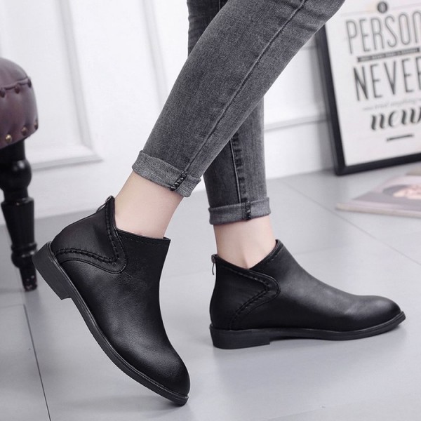 Foreign trade cross-border Europe and the United States 18 autumn and winter new short boots women's flat heel pointed Martin boots flat bottom back zipper