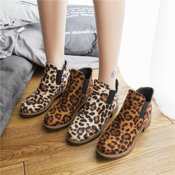 Amazon cross border European and American foreign trade large size 2021 autumn and winter printed round head flat heel leopard print women's short single boots