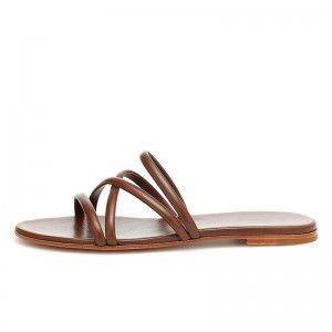 Minimally flat women's sandals